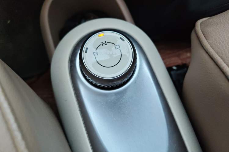 Used Wuling Hongguang MINIEV 2025 Four-Door Version Advanced Edition Gear Lever
