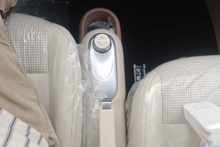 Used Wuling Hongguang MINIEV 2025 Four-Door Version Advanced Edition Gear Lever