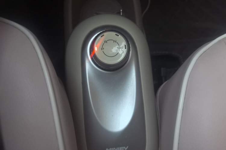 Used Wuling Hongguang MINIEV 2025 Four-Door Version Zhenxiang+ Edition Gear Lever