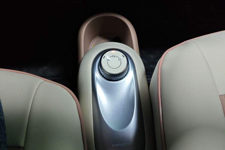 Used Wuling Hongguang MINIEV 2025 Four-Door Version 301km Zhenxiang+ Model Gear Lever