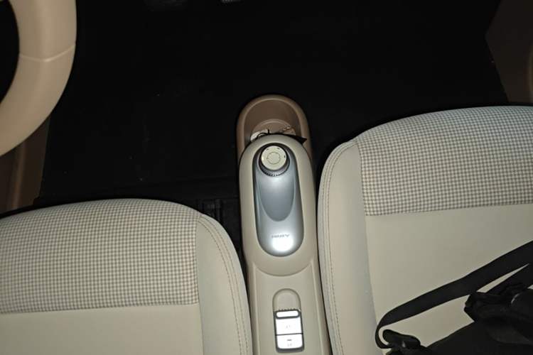 Used Wuling Hongguang MINIEV 2025 Four-Door Version Zhenxiang+ Edition Gear Lever