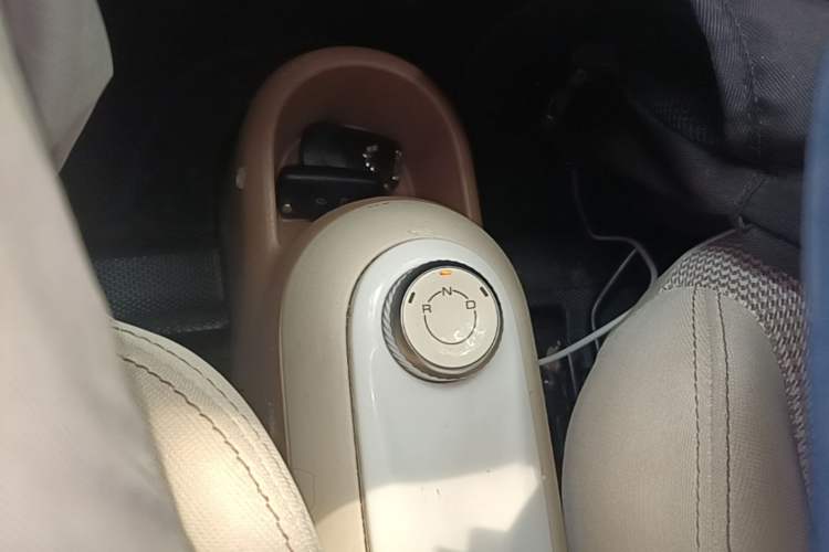 Used Wuling Hongguang MINIEV 2025 Four-Door Version Advanced Edition Gear Lever