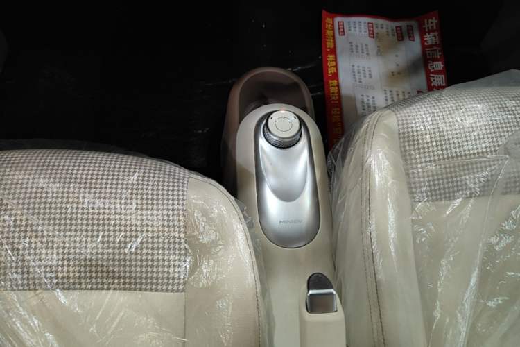 Used Wuling Hongguang MINIEV 2025 Four-Door Version Advanced Edition Gear Lever