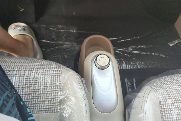 Used Wuling Hongguang MINIEV 2025 Four-Door Version Advanced Edition Gear Lever