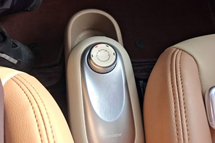 Used Wuling Hongguang MINIEV 2025 Four-Door Version Premium Edition Gear Lever