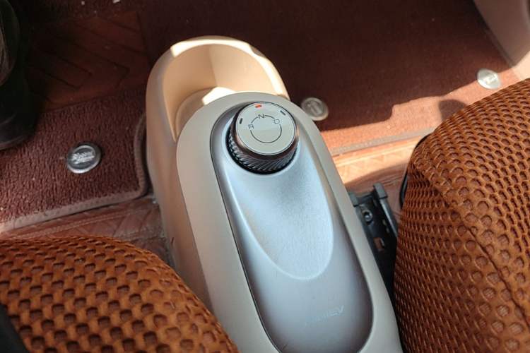 Used Wuling Hongguang MINIEV 2025 Four-Door Version Advanced Edition Gear Lever
