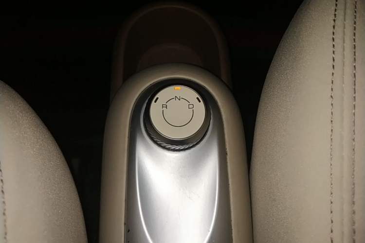 Used Wuling Hongguang MINIEV 2025 Four-Door Version Advanced Edition Gear Lever