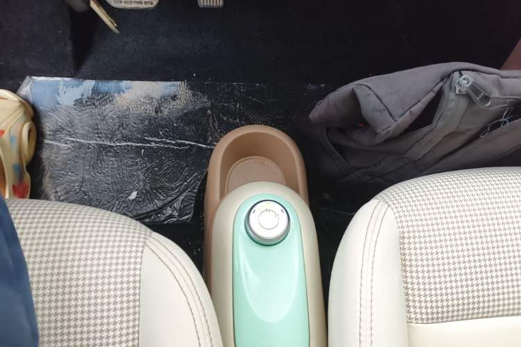 Used Wuling Hongguang MINIEV 2025 Four-Door Version Advanced Edition Gear Lever
