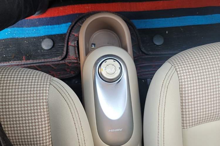 Used Wuling Hongguang MINIEV 2025 Four-Door Version Premium Edition Gear Lever