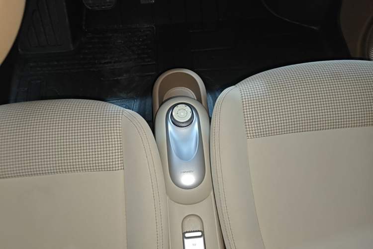 Used Wuling Hongguang MINIEV 2025 Four-Door Version Zhenxiang+ Edition Gear Lever
