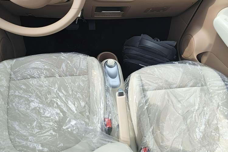 Used Wuling Hongguang MINIEV 2025 Four-Door Version Advanced Edition Gear Lever