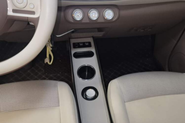 Used Wuling Hongguang MINIEV 2025 Four-Door Version Advanced Edition Gear Lever