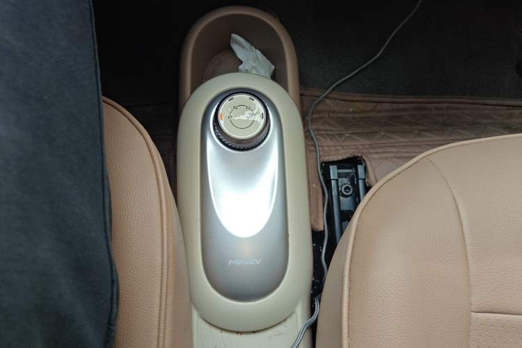 Used Wuling Hongguang MINIEV 2025 Four-Door Version Zhenxiang+ Edition Gear Lever