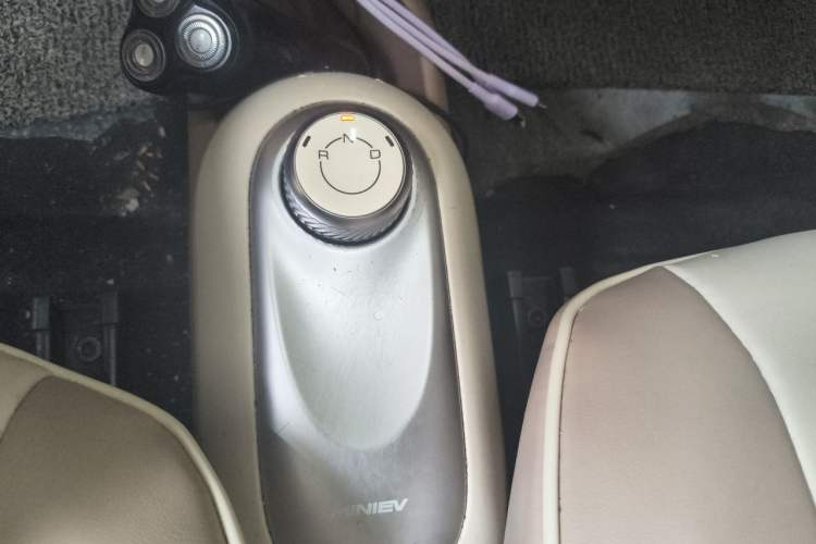 Used Wuling Hongguang MINIEV 2025 Four-Door Version Advanced Edition Gear Lever