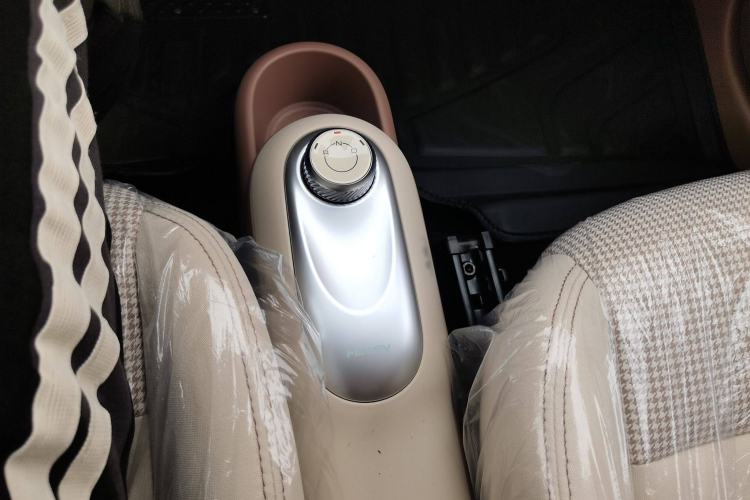 Used Wuling Hongguang MINIEV 2025 Four-Door Version Advanced Edition Gear Lever
