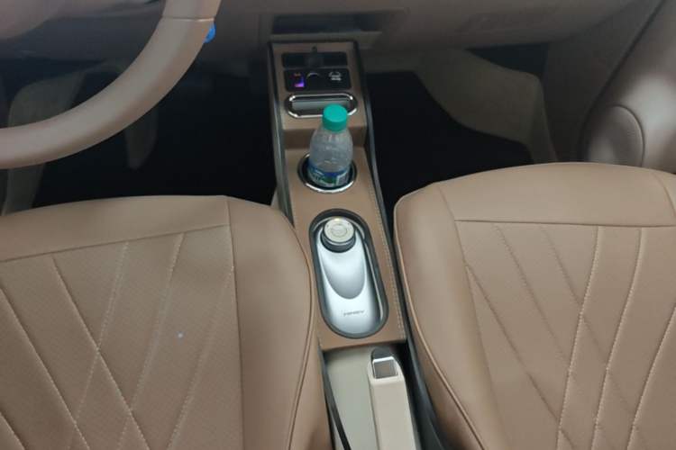 Used Wuling Hongguang MINIEV 2025 Four-Door Version Advanced Edition Gear Lever