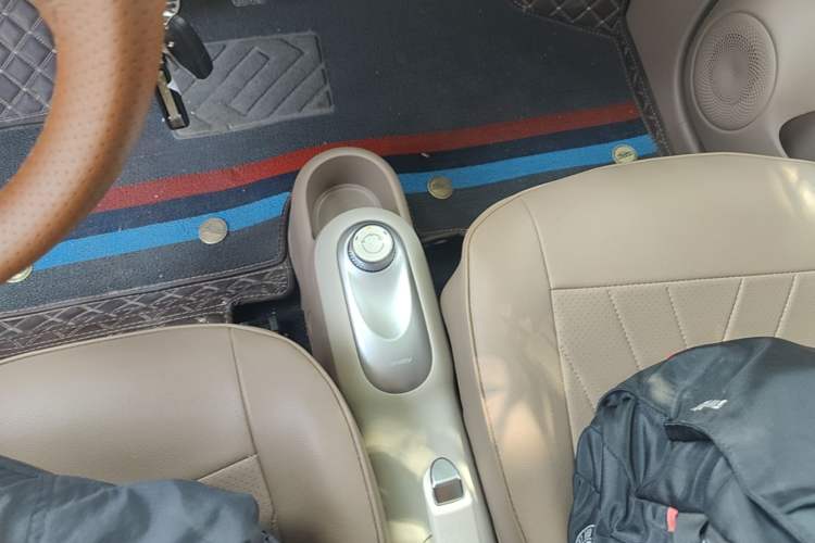 Used Wuling Hongguang MINIEV 2025 Four-Door Version Advanced Edition Gear Lever