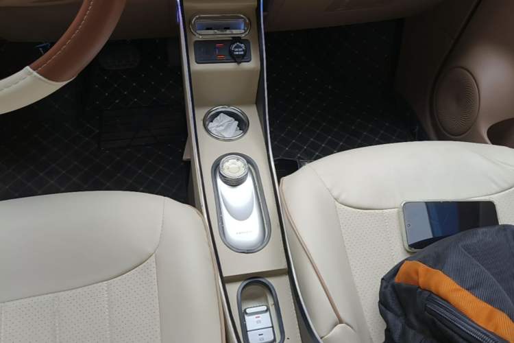 Used Wuling Hongguang MINIEV 2025 Four-Door Version Premium Edition Gear Lever