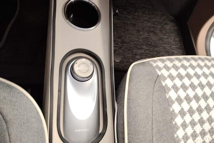Used Wuling Hongguang MINIEV 2025 Four-Door Version Advanced Edition Gear Lever