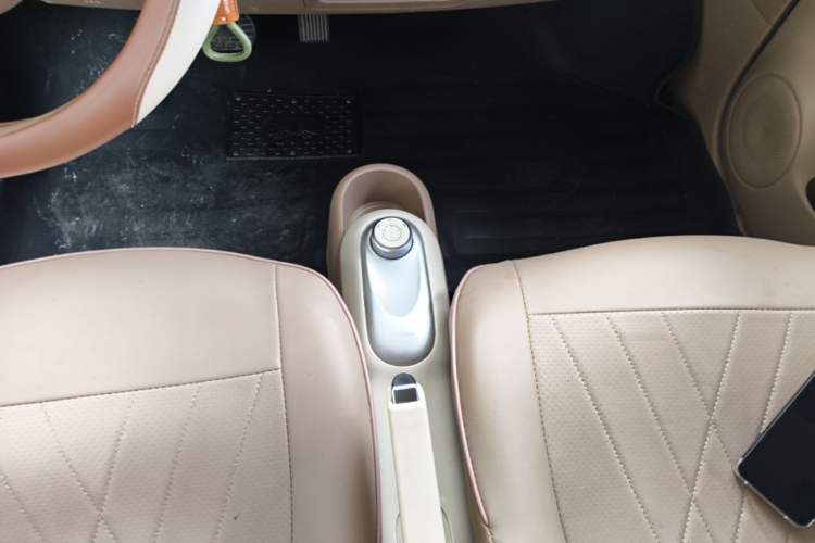 Used Wuling Hongguang MINIEV 2025 Four-Door Version Advanced Edition Gear Lever