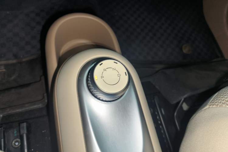 Used Wuling Hongguang MINIEV 2025 Four-Door Version Zhenxiang+ Edition Gear Lever