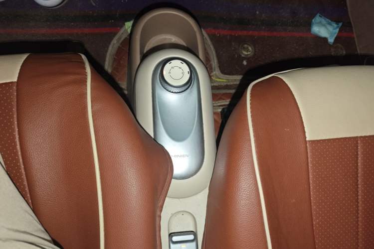 Used Wuling Hongguang MINIEV 2025 Four-Door Version Premium Edition Gear Lever