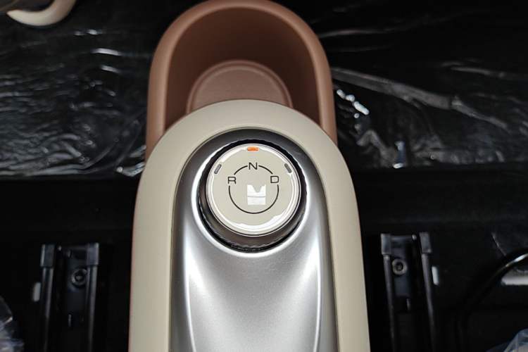 Used Wuling Hongguang MINIEV 2025 Four-Door Version Advanced Edition Gear Lever