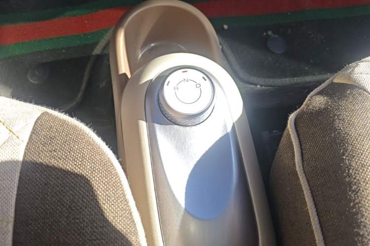 Used Wuling Hongguang MINIEV 2025 Four-Door Version Advanced Edition Gear Lever