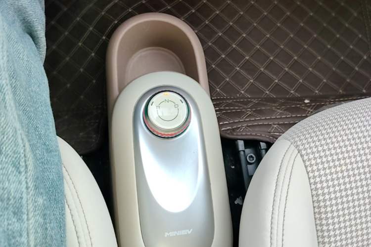 Used Wuling Hongguang MINIEV 2025 Four-Door Version Advanced Edition Gear Lever