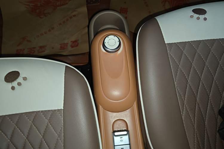 Used Wuling Hongguang MINIEV 2025 Four-Door Version Zhenxiang+ Edition Gear Lever