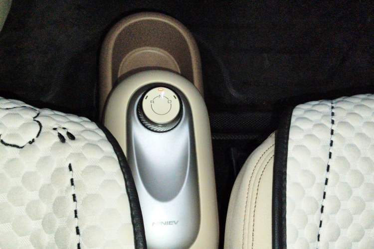 Used Wuling Hongguang MINIEV 2025 Four-Door Version Advanced Edition Gear Lever