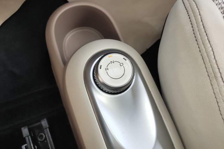 Used Wuling Hongguang MINIEV 2025 Four-Door Version Advanced Edition Gear Lever
