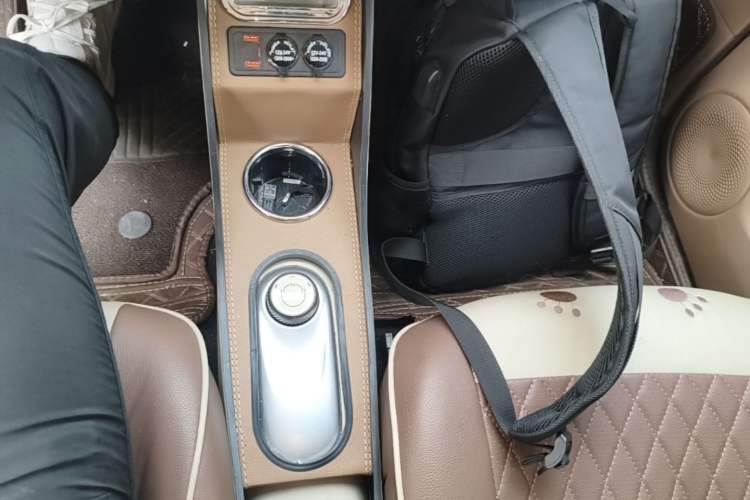 Used Wuling Hongguang MINIEV 2025 Four-Door Version Advanced Edition Gear Lever