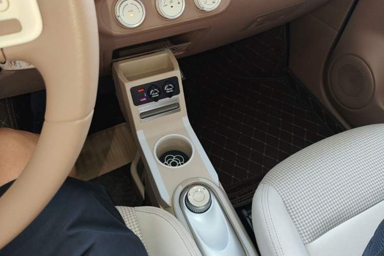 Used Wuling Hongguang MINIEV 2025 Four-Door Version Advanced Edition Gear Lever