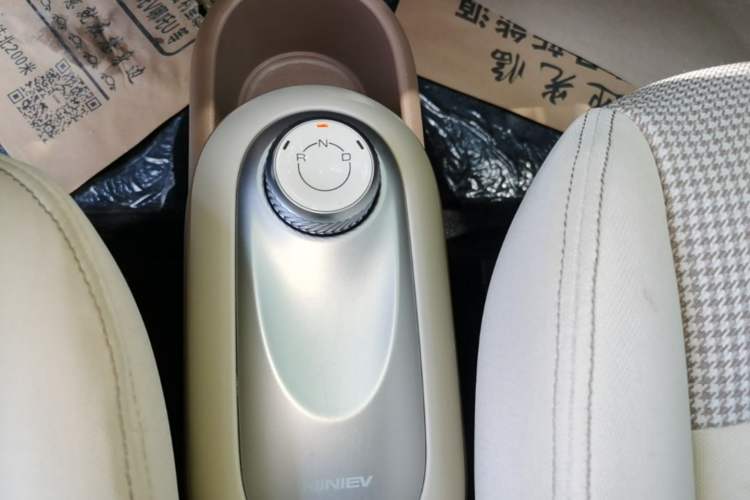 Used Wuling Hongguang MINIEV 2025 Four-Door Version Advanced Edition Gear Lever