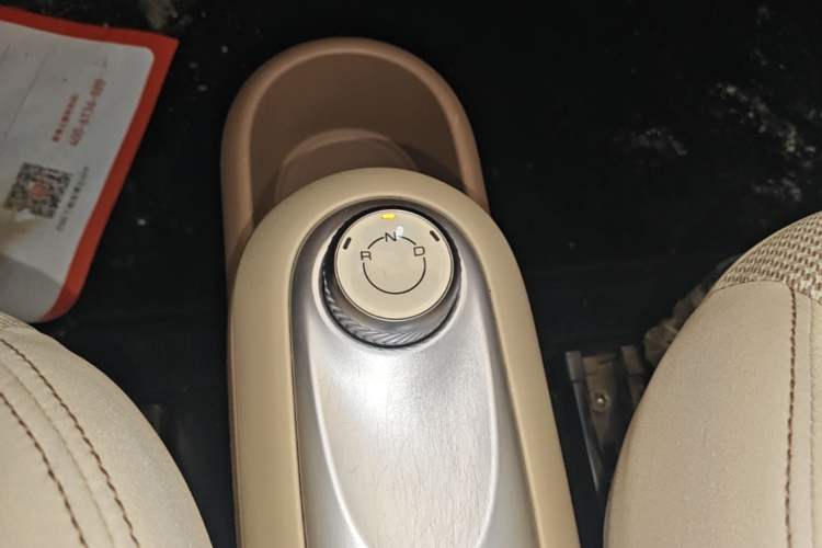 Used Wuling Hongguang MINIEV 2025 Four-Door Version Advanced Edition Gear Lever