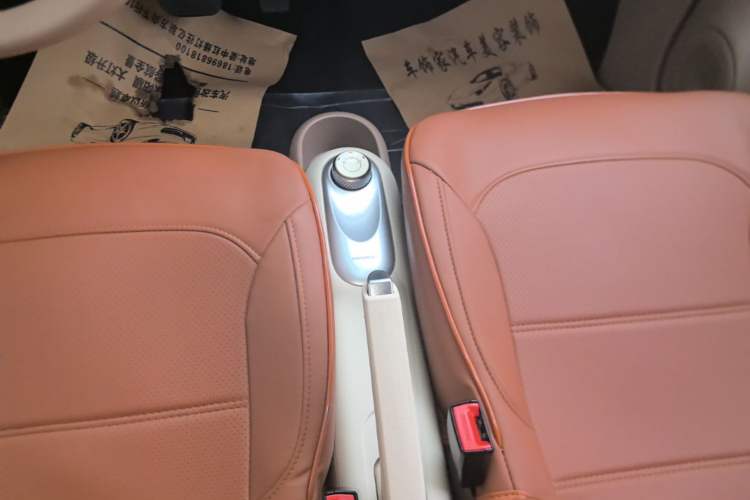 Used Wuling Hongguang MINIEV 2025 Four-Door Version Advanced Edition Gear Lever