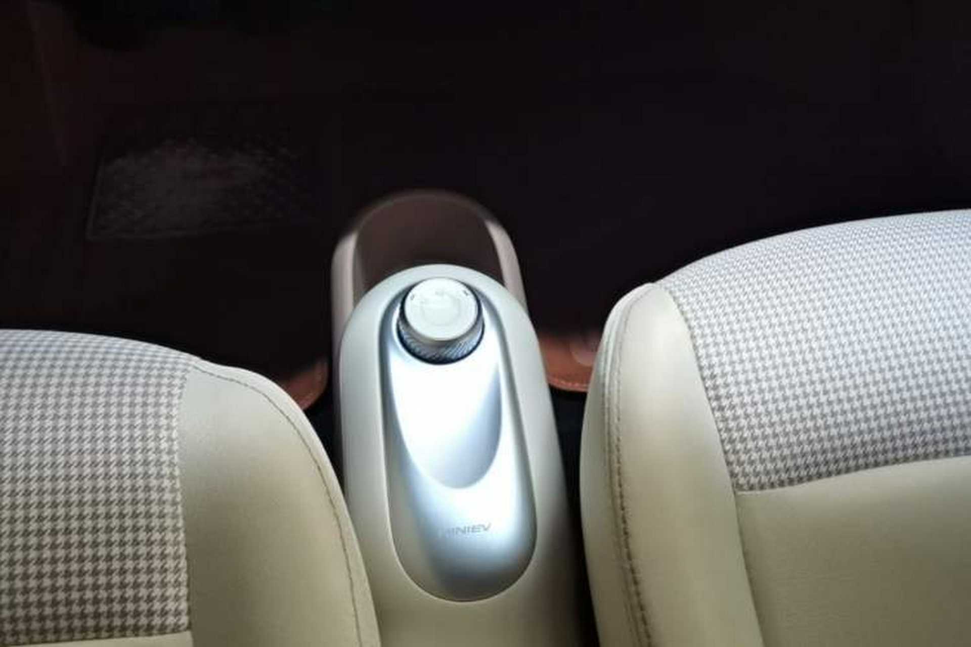 Used Wuling Hongguang MINIEV 2025 Four-Door Version Advanced Edition Gear Lever