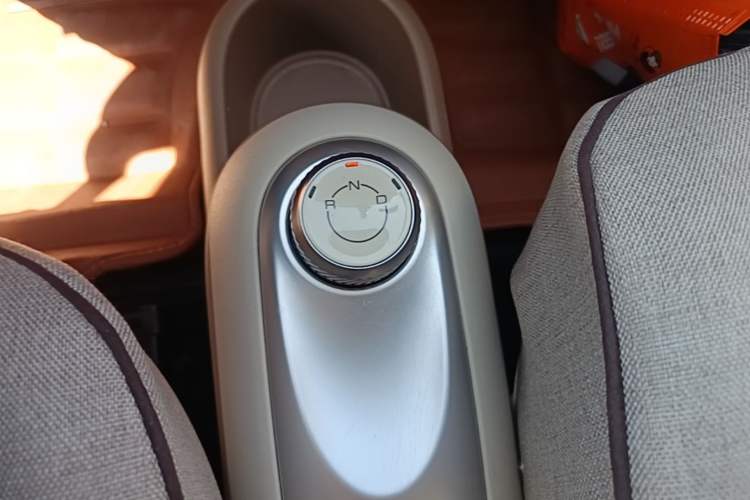 Used Wuling Hongguang MINIEV 2025 Four-Door Version Advanced Edition Gear Lever
