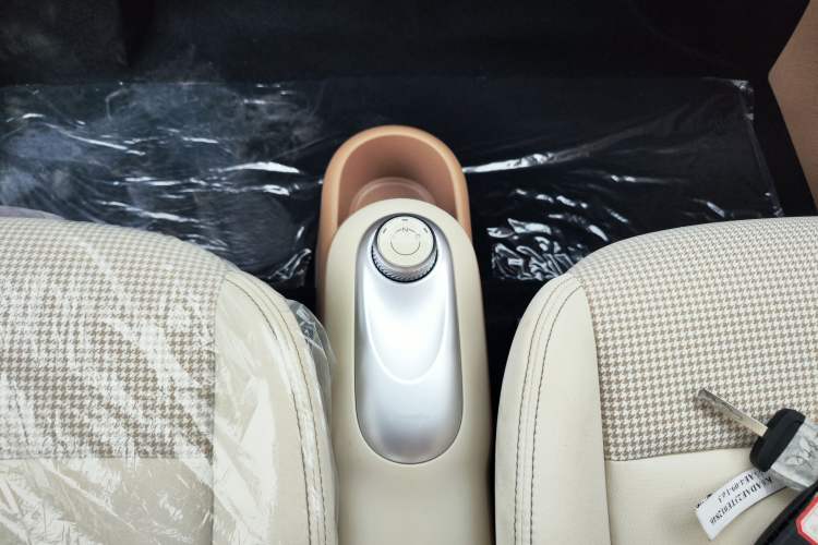 Used Wuling Hongguang MINIEV 2025 Four-Door Version Advanced Edition Gear Lever