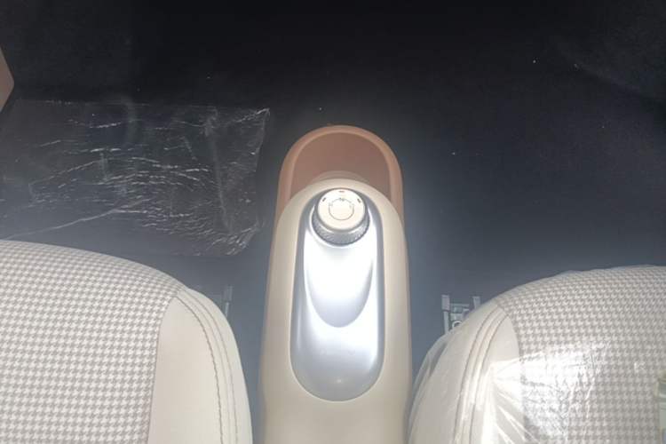 Used Wuling Hongguang MINIEV 2025 Four-Door Version Advanced Edition Gear Lever