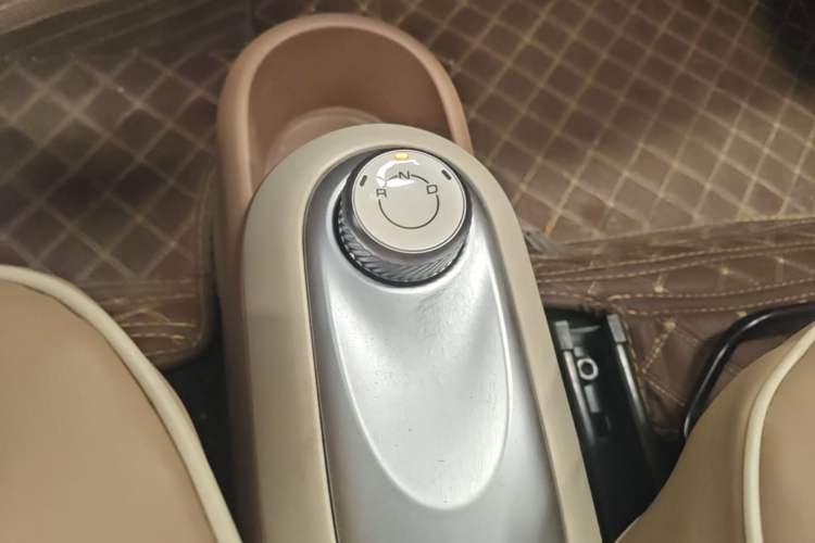 Used Wuling Hongguang MINIEV 2025 Four-Door Version Advanced Edition Gear Lever