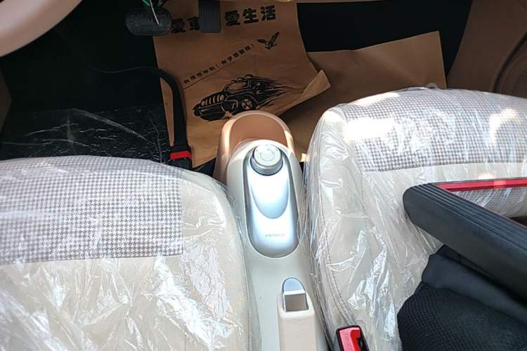 Used Wuling Hongguang MINIEV 2025 Four-Door Version Advanced Edition Gear Lever