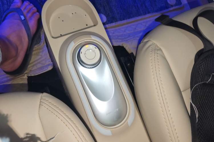 Used Wuling Hongguang MINIEV 2025 Four-Door Version Advanced Edition Gear Lever