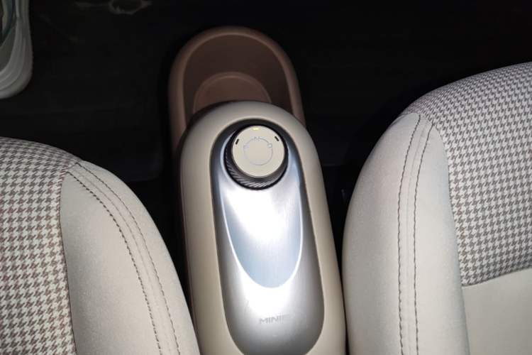 Used Wuling Hongguang MINIEV 2025 Four-Door Version Advanced Edition Gear Lever