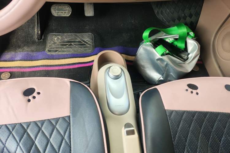 Used Wuling Hongguang MINIEV 2025 Four-Door Version Advanced Edition Gear Lever