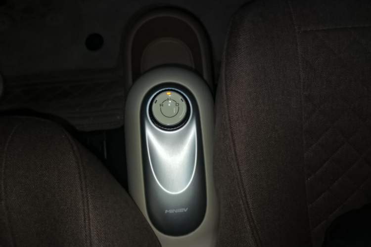 Used Wuling Hongguang MINIEV 2025 Four-Door Version Advanced Edition Gear Lever