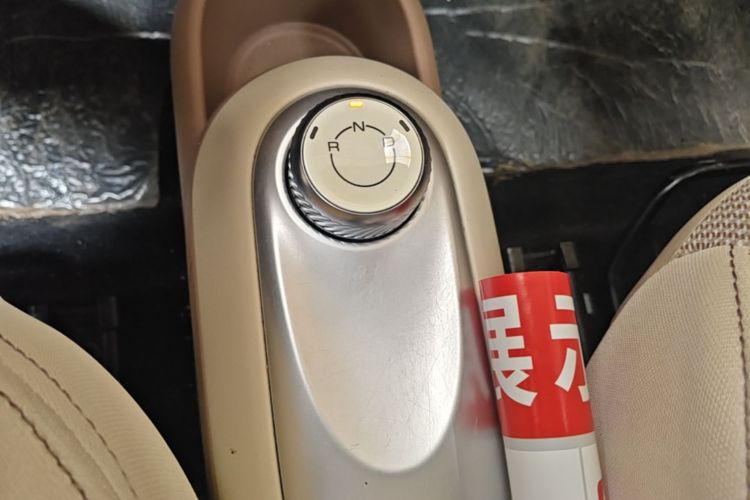 Used Wuling Hongguang MINIEV 2025 Four-Door Version Advanced Edition Gear Lever