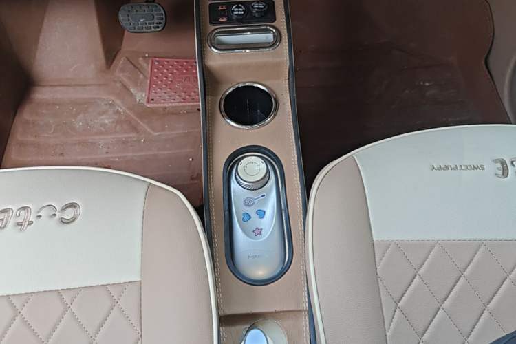 Used Wuling Hongguang MINIEV 2025 Four-Door Version Advanced Edition Gear Lever