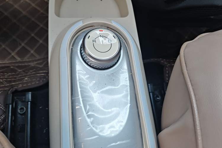 Used Wuling Hongguang MINIEV 2025 Four-Door Version Advanced Edition Gear Lever